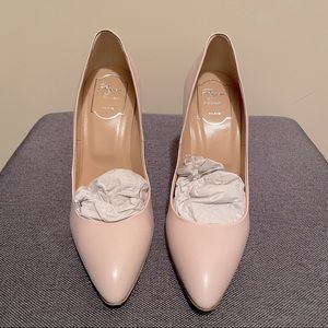 SOLD - Roger Vivier pink heels- us 7